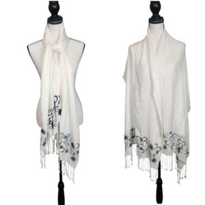 NWT Ivory and Black Floral Embroidered Scarf With‎ Fringe